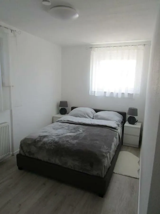 Moderne 3-Zimmer Wohnung In Stuttgart-Freiberg Apartment